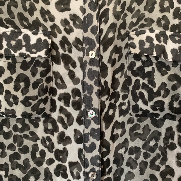 Style Mint Animal print sheet button up - Picture 3 of 6